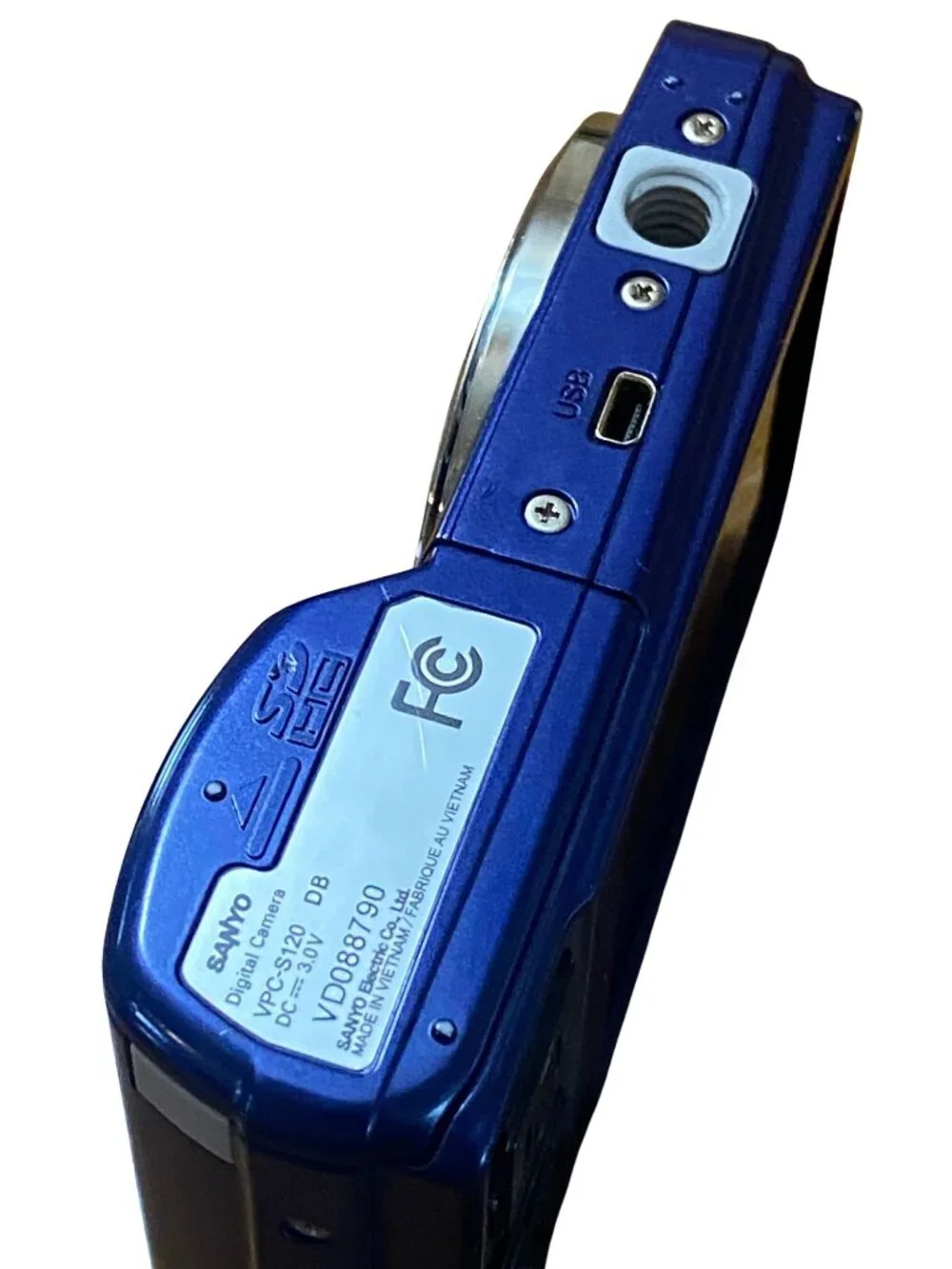 Sanyo VPC-S120 Blue 12.1MP Digital Camera Tested w/ Memory Card